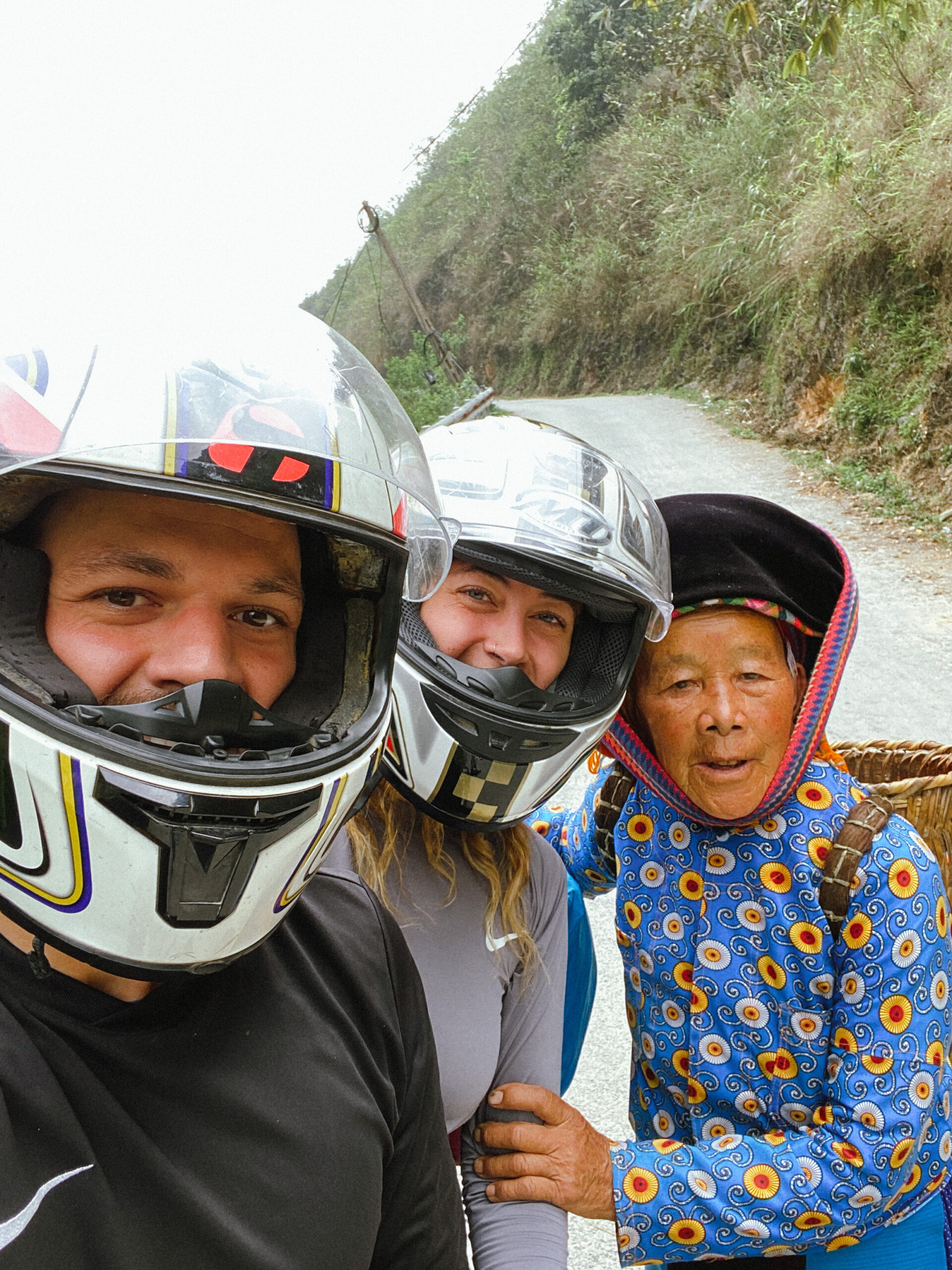 Toby und Janine Selfie mit vietnamesischer Frau